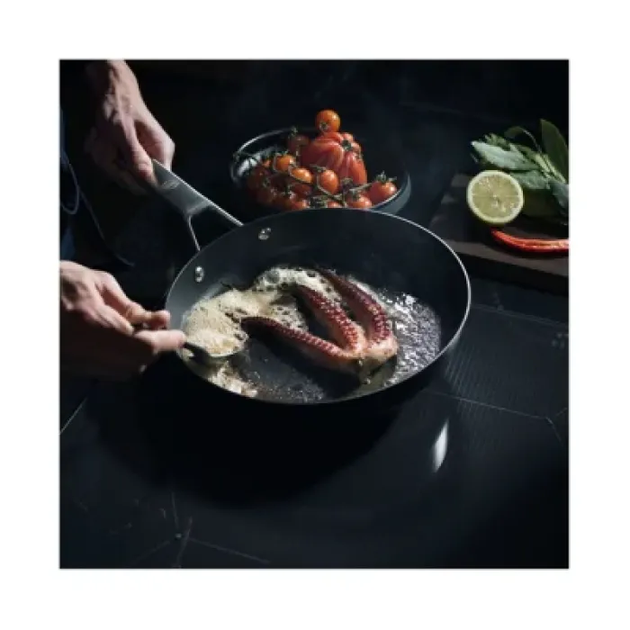Сковорода Fiskars Taiten Optiheat 26 см (1066947)